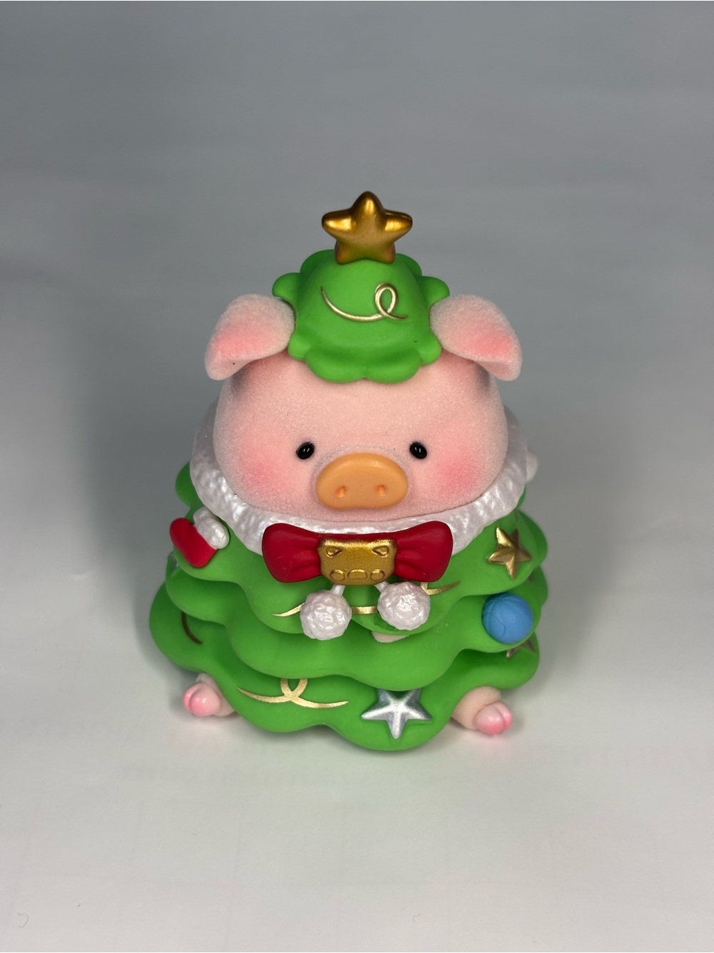 TOYZEROPLUS Cici’s Story Christmasland - Lulu the Pig - Christmas Tree